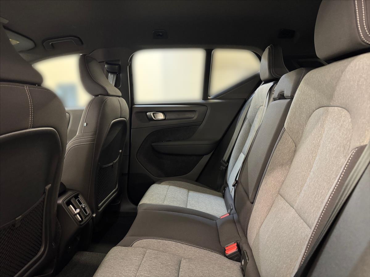 Volvo XC40 2,0 B3 FWD Plus Dark 8353 Volvo XC40 2,0 B3 FWD Plus Dark 8353