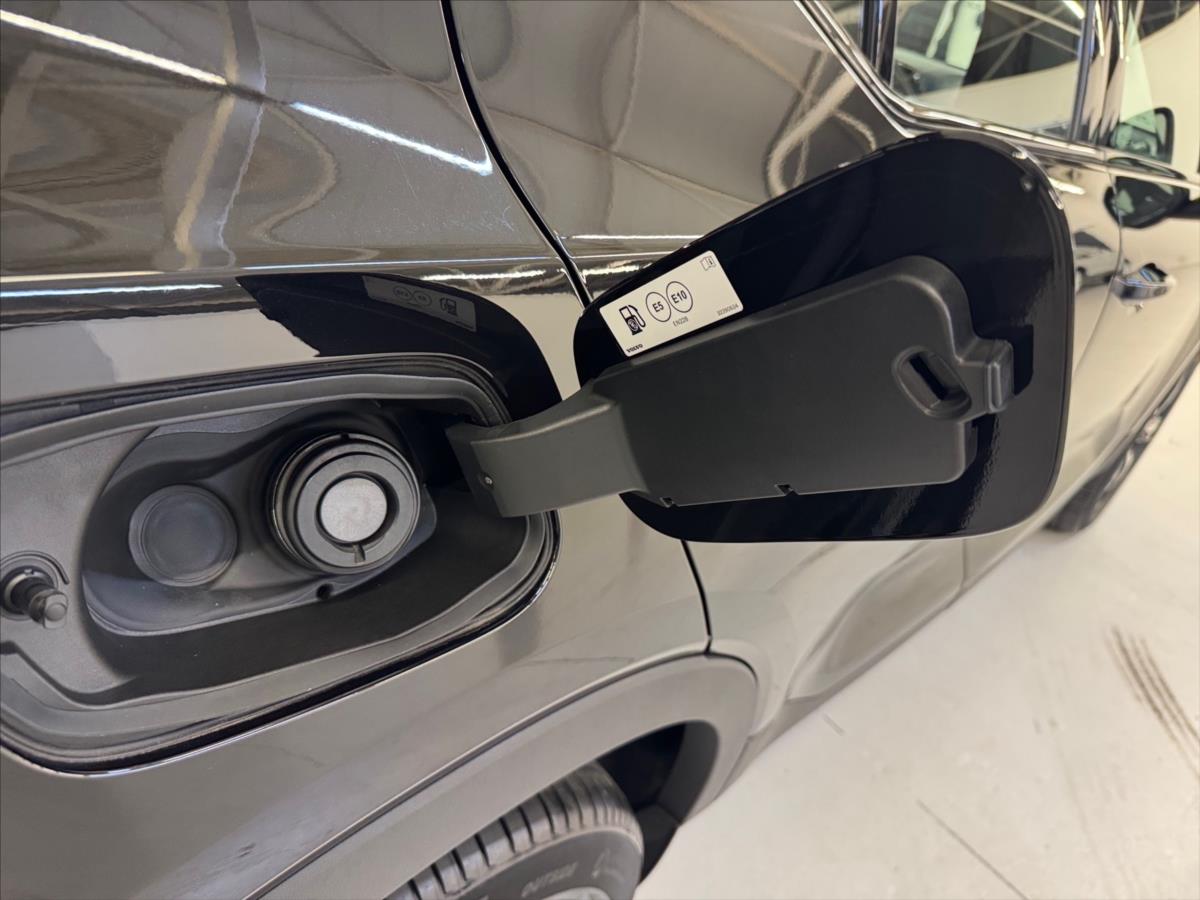 Volvo XC40 2,0 B3 FWD Plus Dark 8353 Volvo XC40 2,0 B3 FWD Plus Dark 8353
