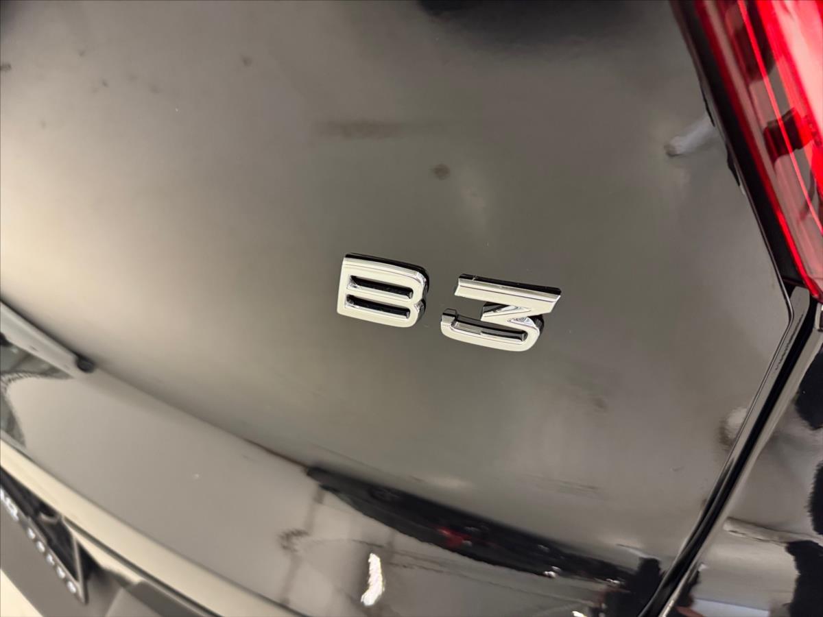 Volvo XC40 2,0 B3 FWD Plus Dark 8353 Volvo XC40 2,0 B3 FWD Plus Dark 8353