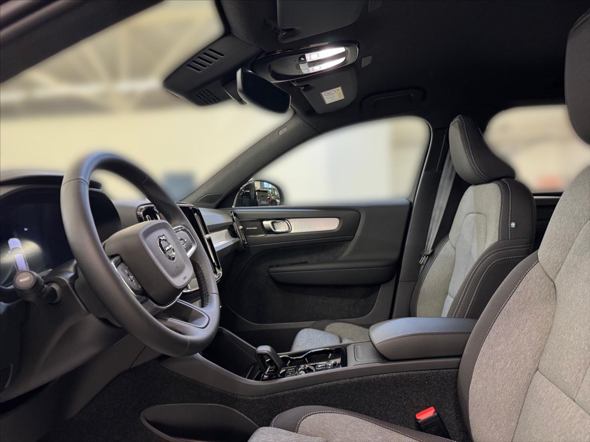 Volvo XC40 2,0 B3 FWD Plus Dark 8353 Volvo XC40 2,0 B3 FWD Plus Dark 8353