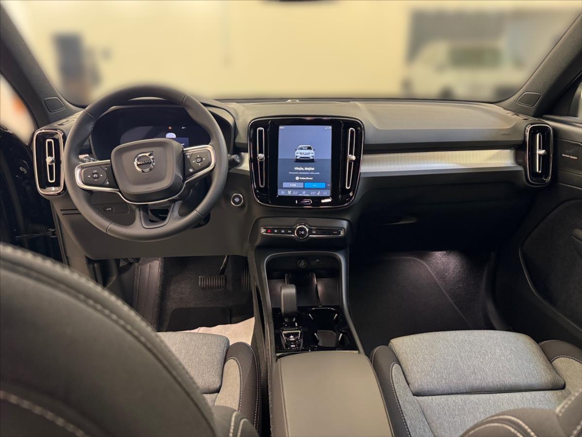 Volvo XC40 2,0 B3 FWD Plus Dark 8353 Volvo XC40 2,0 B3 FWD Plus Dark 8353