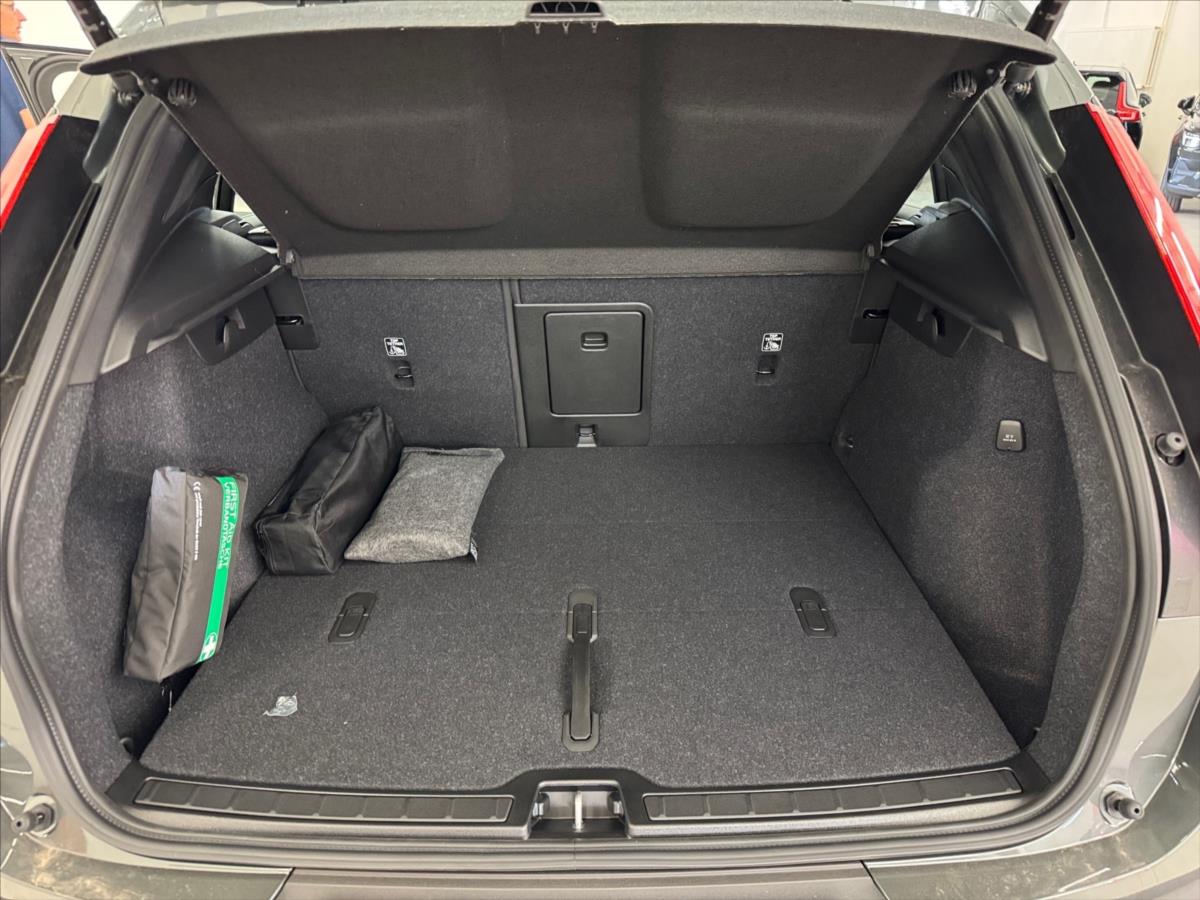 Volvo XC40 2,0 B3 FWD Plus Dark 8367 Volvo XC40 2,0 B3 FWD Plus Dark 8367