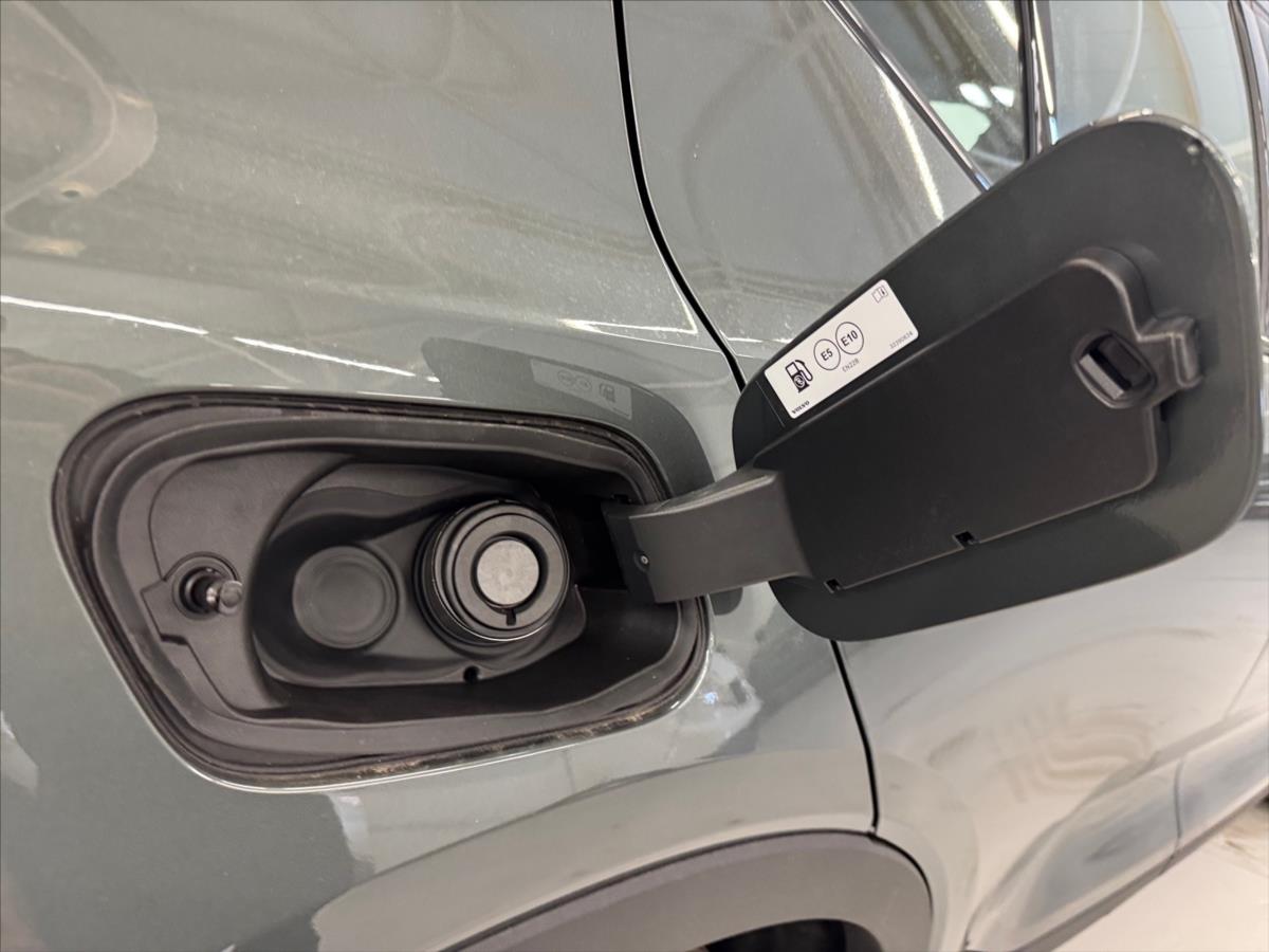 Volvo XC40 2,0 B3 FWD Plus Dark 8367 Volvo XC40 2,0 B3 FWD Plus Dark 8367