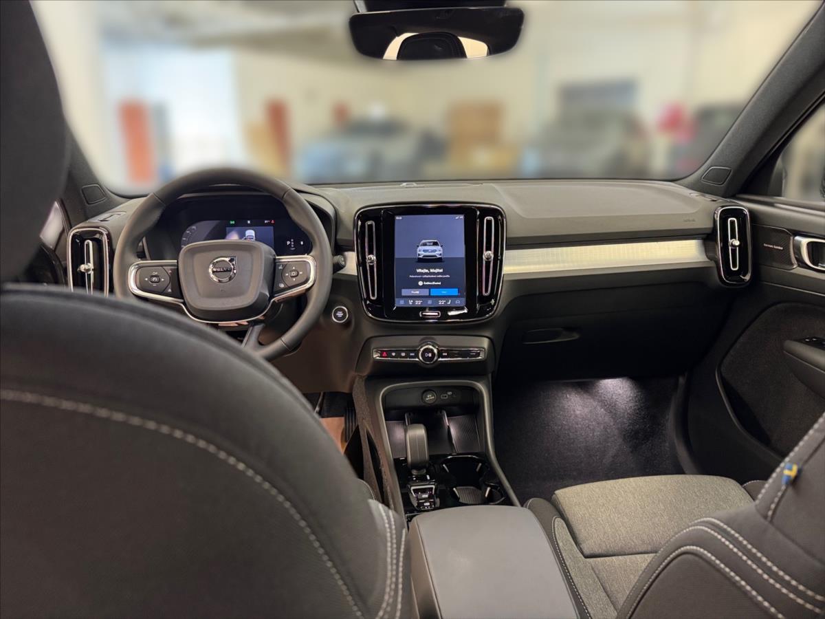 Volvo XC40 2,0 B3 FWD Plus Dark 8367 Volvo XC40 2,0 B3 FWD Plus Dark 8367