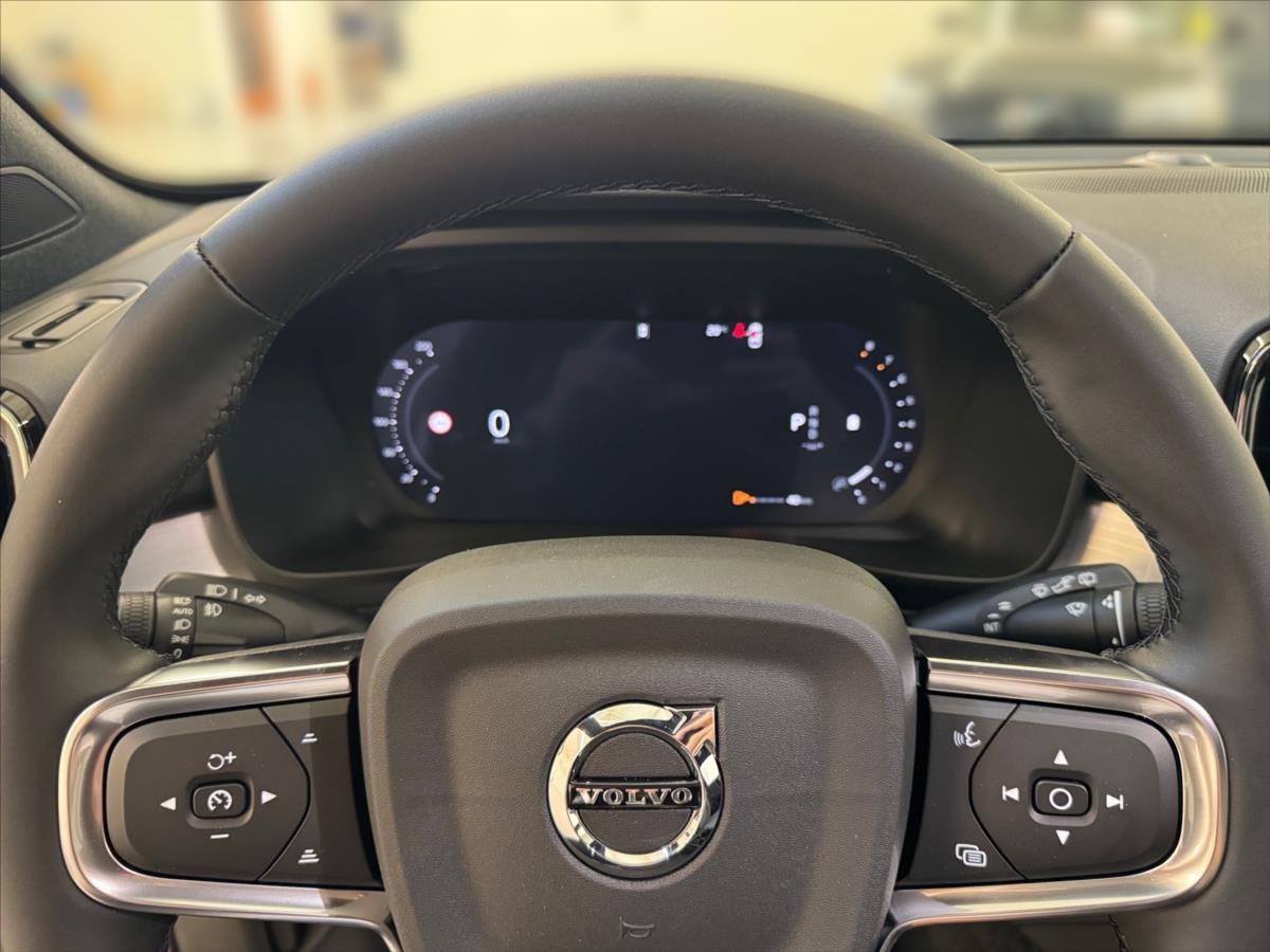 Volvo XC40 2,0 B3 Plus Dark 8247 Volvo XC40 2,0 B3 Plus Dark 8247