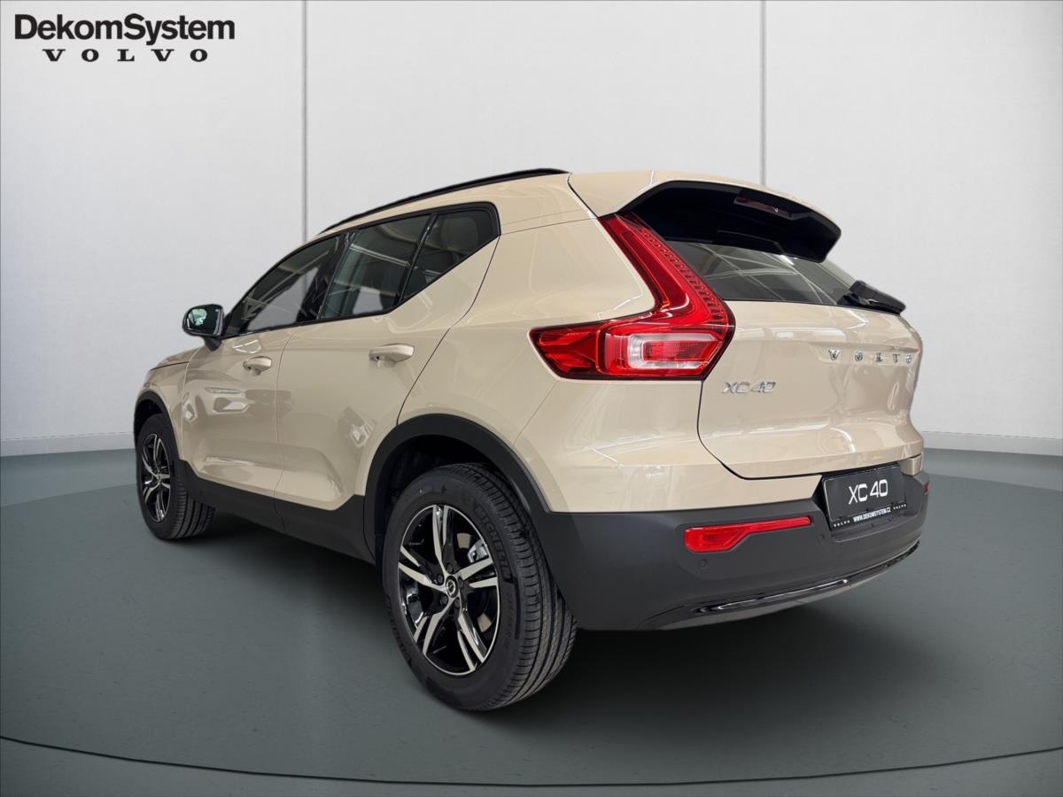 Volvo XC40 2,0 B3 Plus Dark Volvo XC40 2,0 B3 Plus Dark
