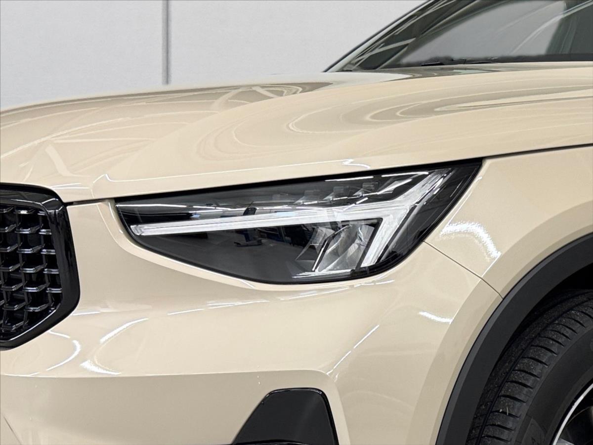Volvo XC40 2,0 B3 Plus Dark Volvo XC40 2,0 B3 Plus Dark