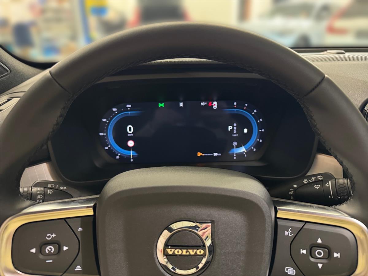 Volvo XC40 2,0 B3 Plus Dark Volvo XC40 2,0 B3 Plus Dark