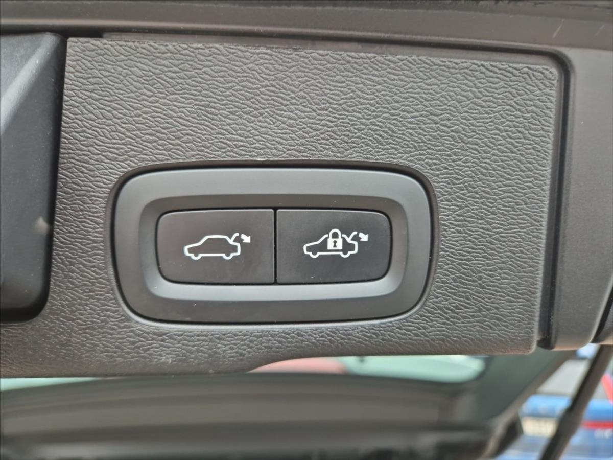 Volvo XC60 2,0 B4 AWD diesel Plus Dark Au Volvo XC60 2,0 B4 AWD diesel Plus Dark Au