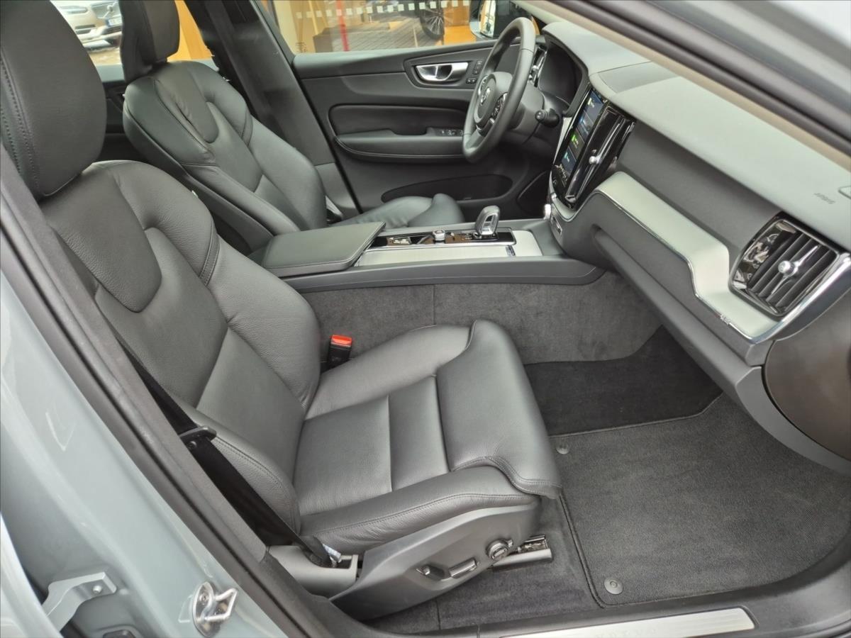 Volvo XC60 2,0 B4 AWD diesel Plus Dark Au Volvo XC60 2,0 B4 AWD diesel Plus Dark Au