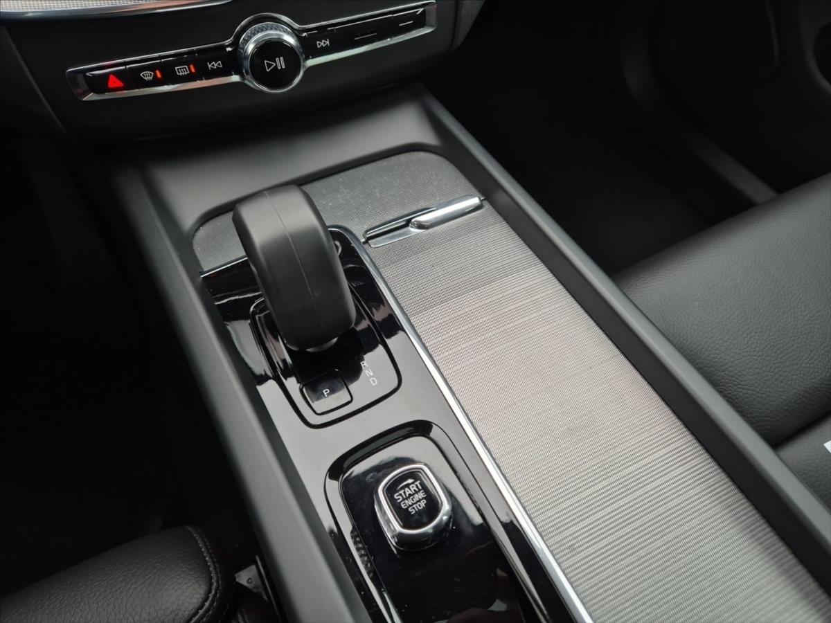 Volvo XC60 2,0 B4 AWD diesel Plus Dark Au Volvo XC60 2,0 B4 AWD diesel Plus Dark Au