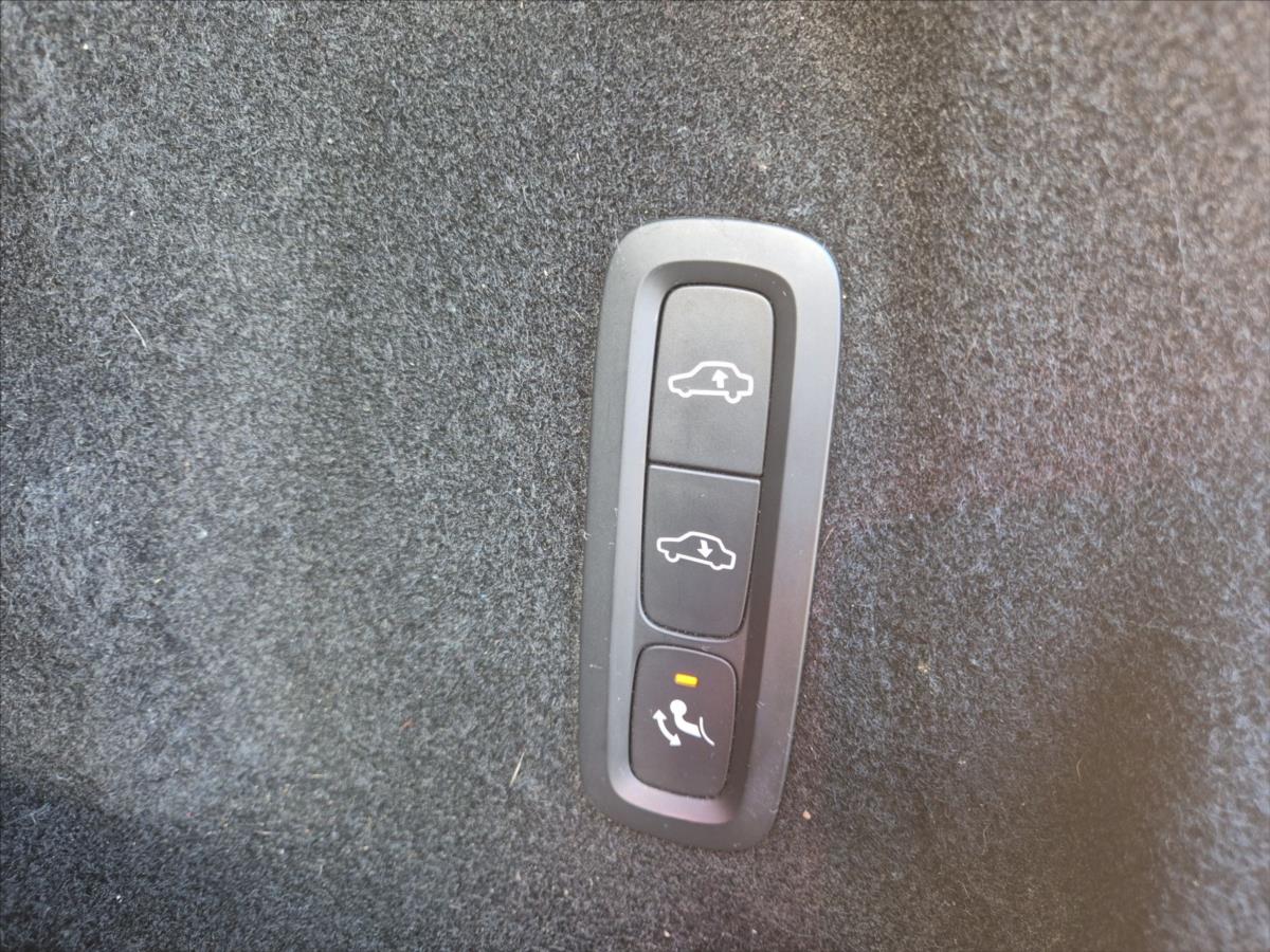 Volvo XC60 2,0 B5 AWD benzin Ultimate Dar Volvo XC60 2,0 B5 AWD benzin Ultimate Dar