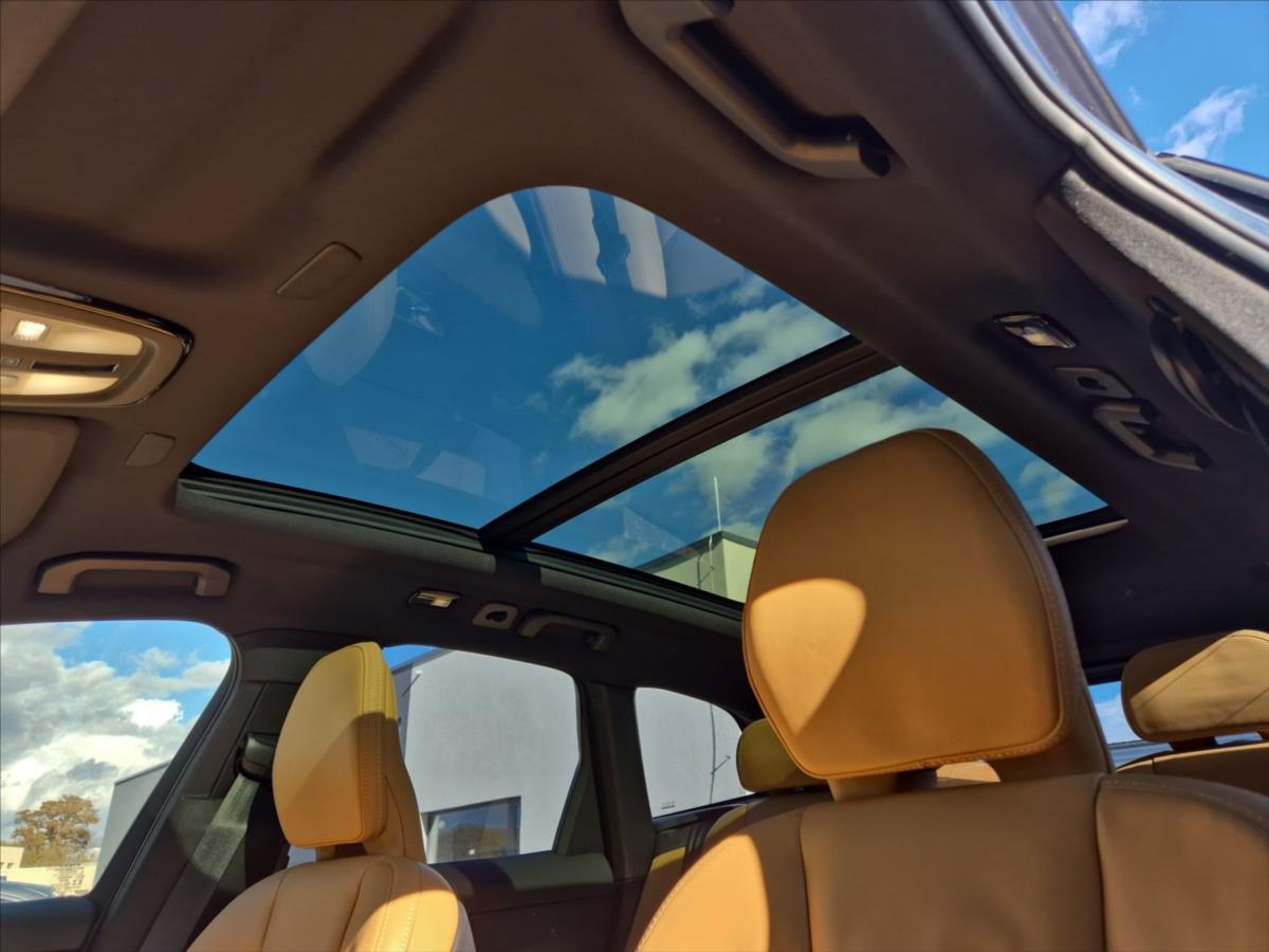 Volvo XC60 2,0 B5 AWD benzin Ultimate Dar Volvo XC60 2,0 B5 AWD benzin Ultimate Dar