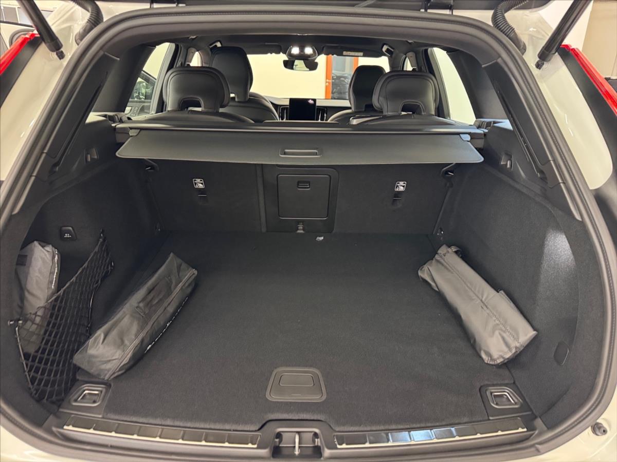 Volvo XC60 2,0 B5 AWD Plus Black Ed B5 Volvo XC60 2,0 B5 AWD Plus Black Ed B5
