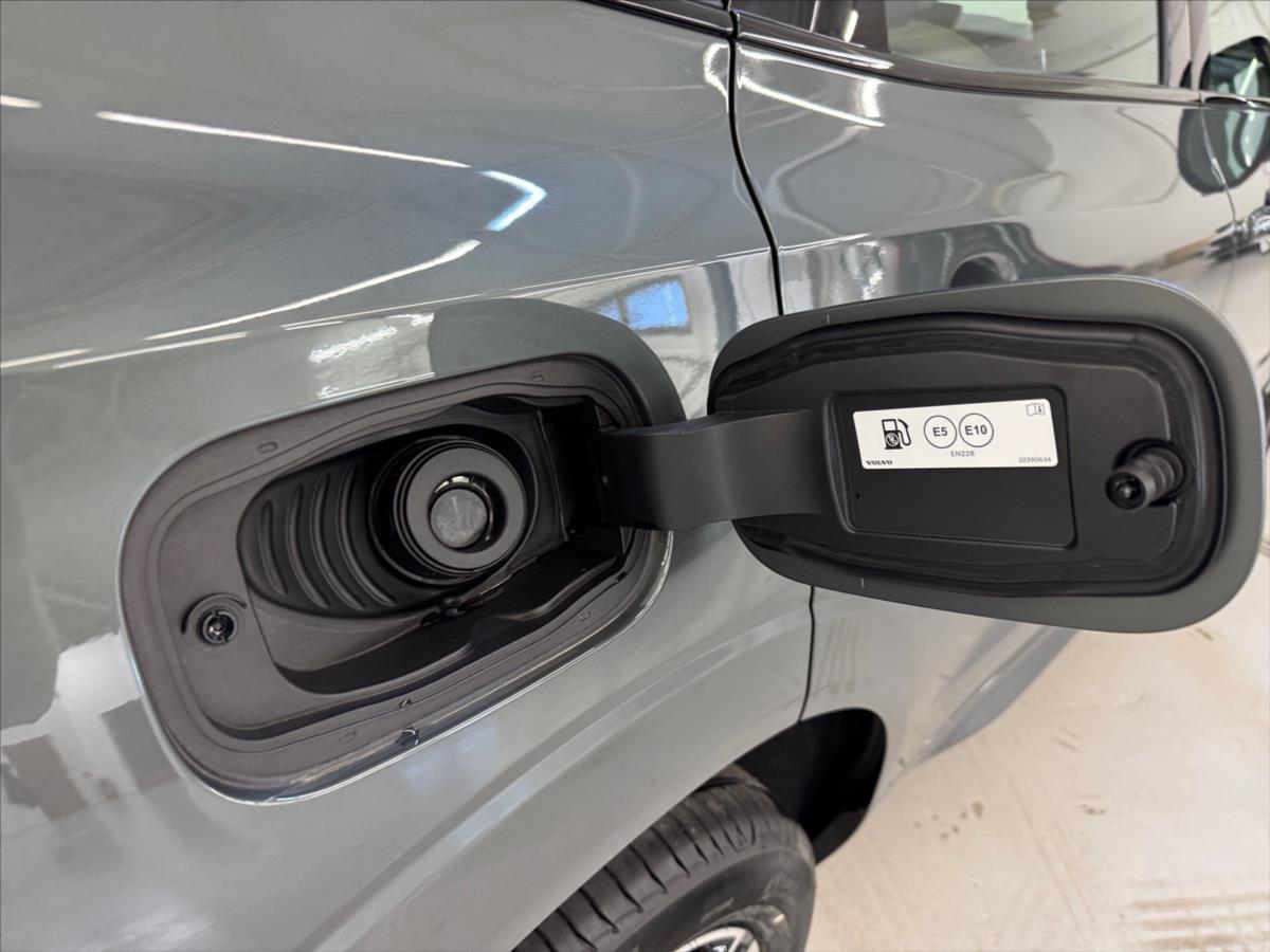 Volvo XC60 2,0 B5 AWD Plus Dark 1859 Volvo XC60 2,0 B5 AWD Plus Dark 1859