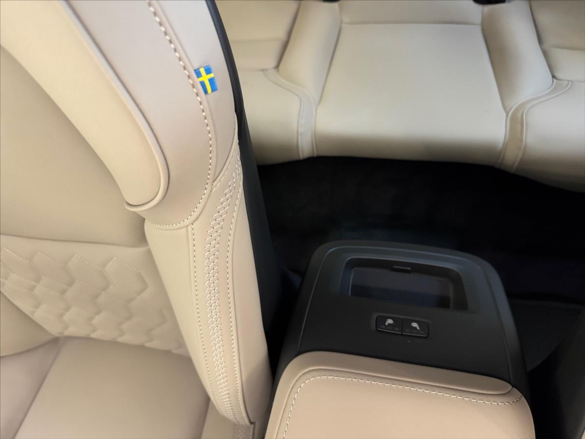 Volvo XC60 2,0 B5 AWD Plus Dark 1859 Volvo XC60 2,0 B5 AWD Plus Dark 1859