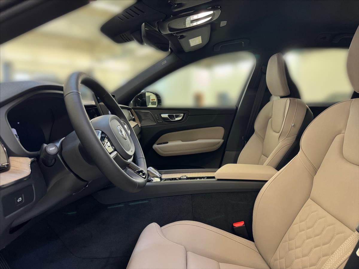 Volvo XC60 2,0 B5 AWD Plus Dark 1859 Volvo XC60 2,0 B5 AWD Plus Dark 1859