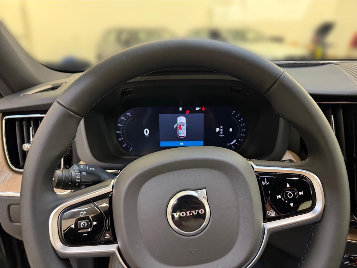 Volvo XC60 2,0 B5 AWD Plus Dark 1859 Volvo XC60 2,0 B5 AWD Plus Dark 1859