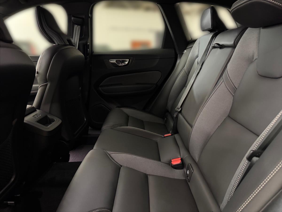 Volvo XC60 2,0 B5 AWD Plus Dark 5949 Volvo XC60 2,0 B5 AWD Plus Dark 5949