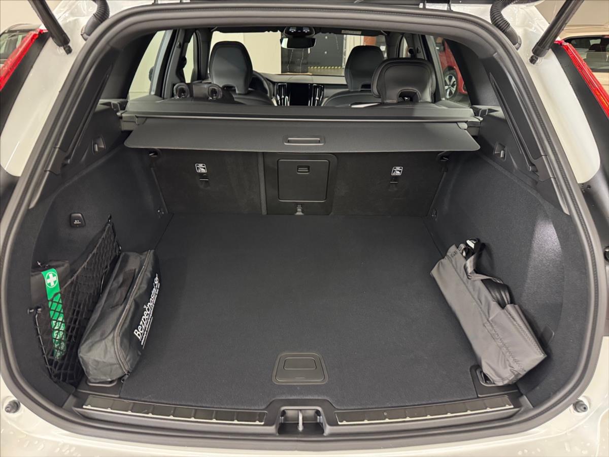 Volvo XC60 2,0 B5 AWD Plus Dark 5949 Volvo XC60 2,0 B5 AWD Plus Dark 5949
