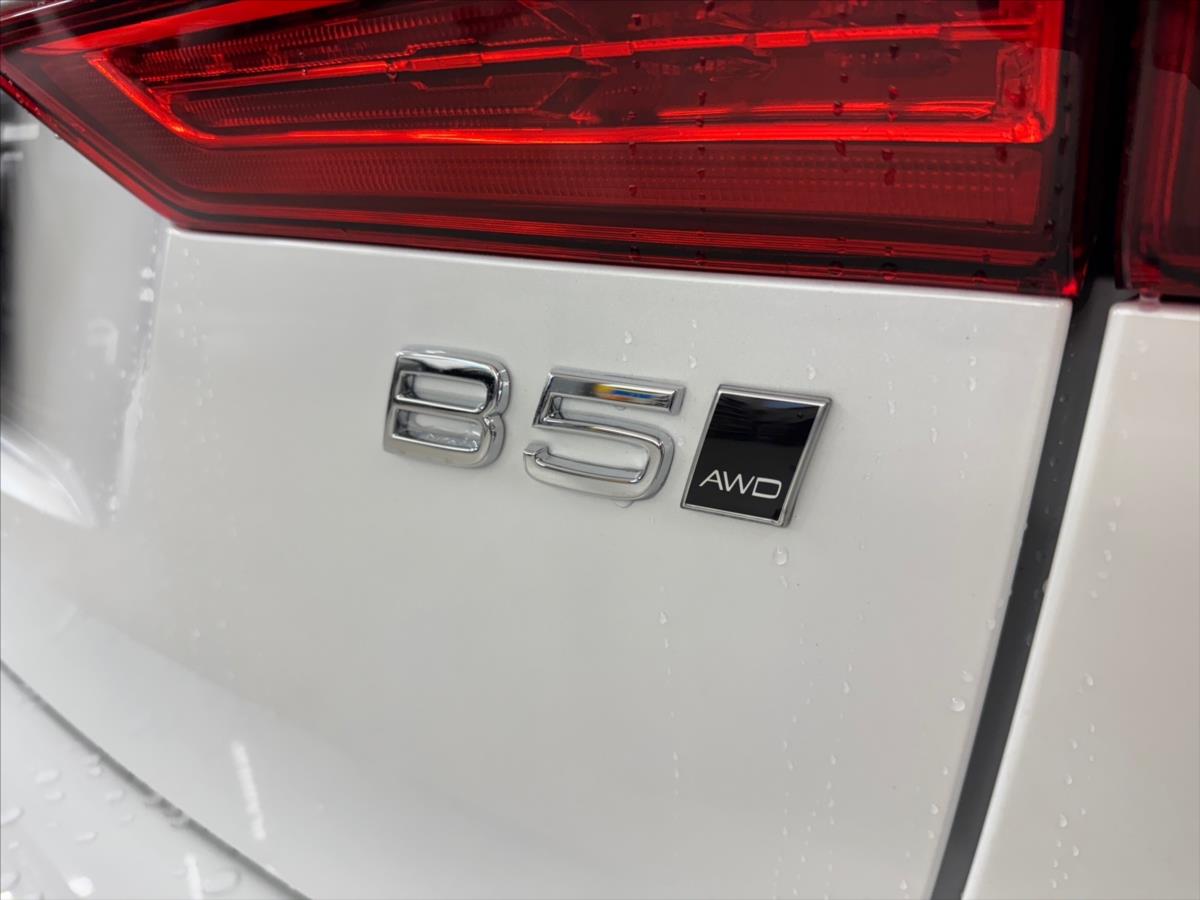 Volvo XC60 2,0 B5 AWD Plus Dark 5949 Volvo XC60 2,0 B5 AWD Plus Dark 5949