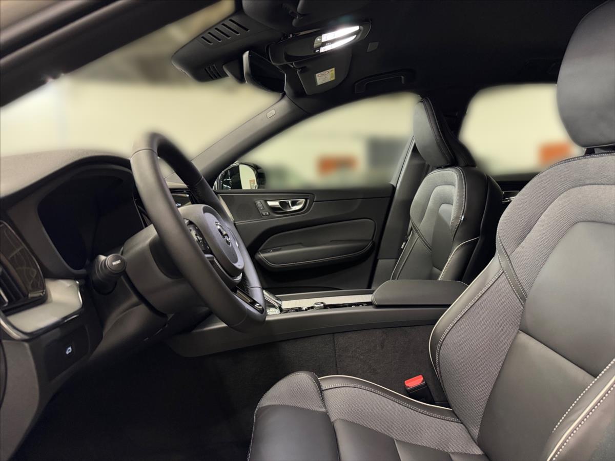 Volvo XC60 2,0 B5 AWD Plus Dark 5949 Volvo XC60 2,0 B5 AWD Plus Dark 5949