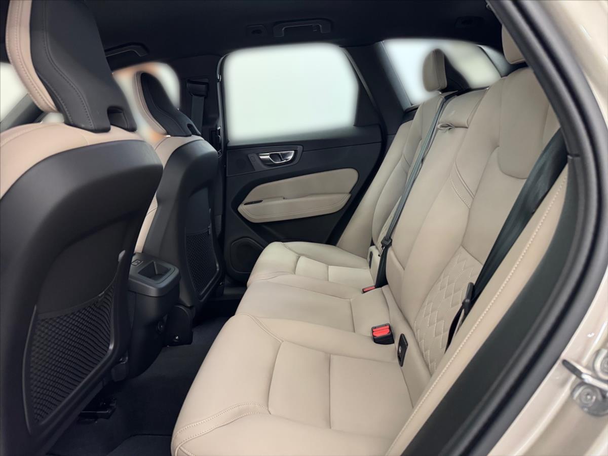 Volvo XC60 2,0 B5 AWD Plus Dark 9876 Volvo XC60 2,0 B5 AWD Plus Dark 9876