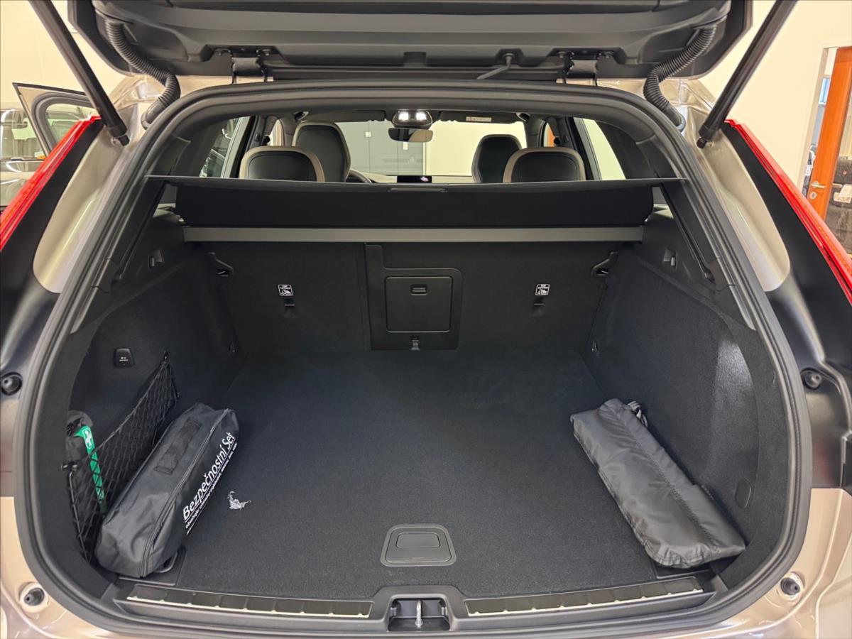 Volvo XC60 2,0 B5 AWD Plus Dark 9876 Volvo XC60 2,0 B5 AWD Plus Dark 9876