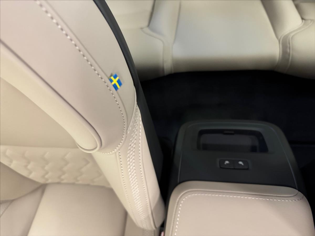 Volvo XC60 2,0 B5 AWD Plus Dark 9876 Volvo XC60 2,0 B5 AWD Plus Dark 9876