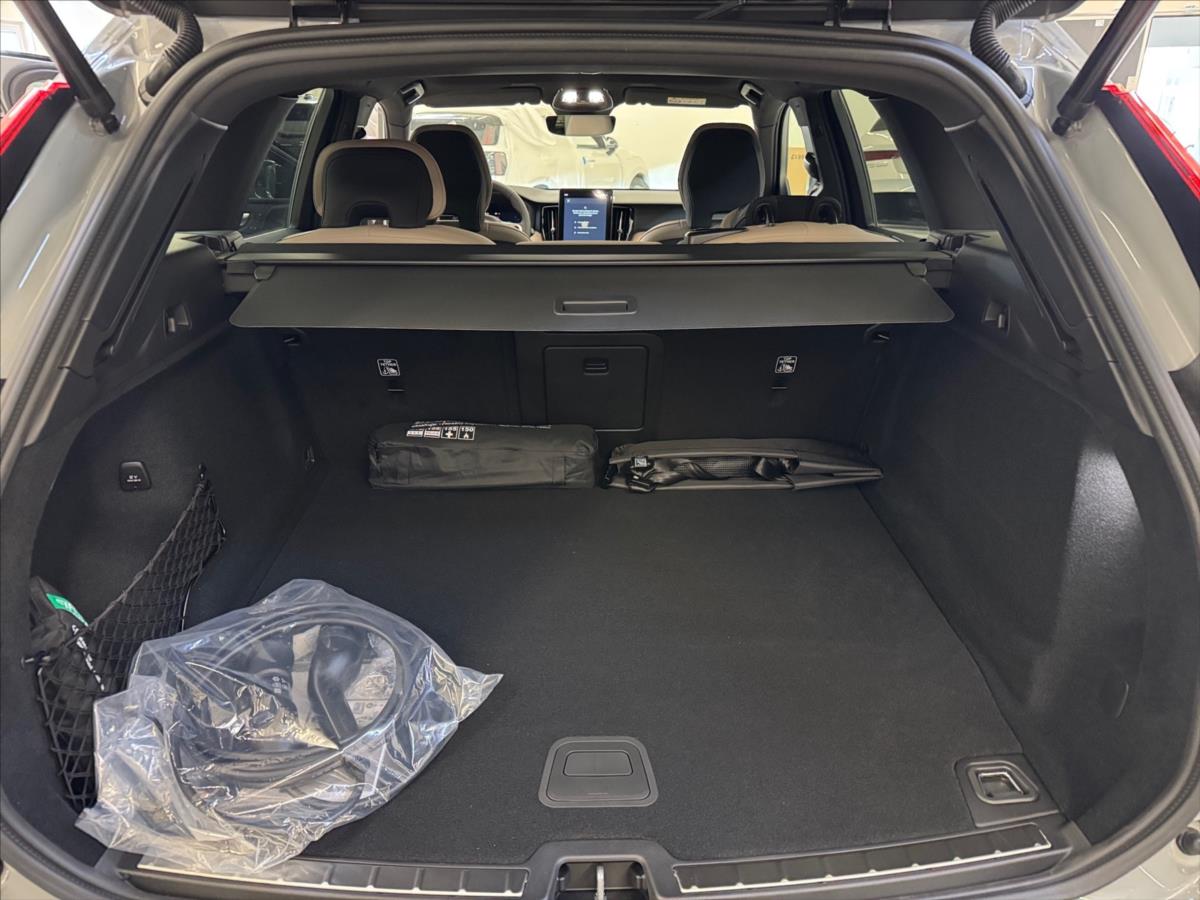 Volvo XC60 2,0 T6 AWD Plus Dark 6887 Volvo XC60 2,0 T6 AWD Plus Dark 6887