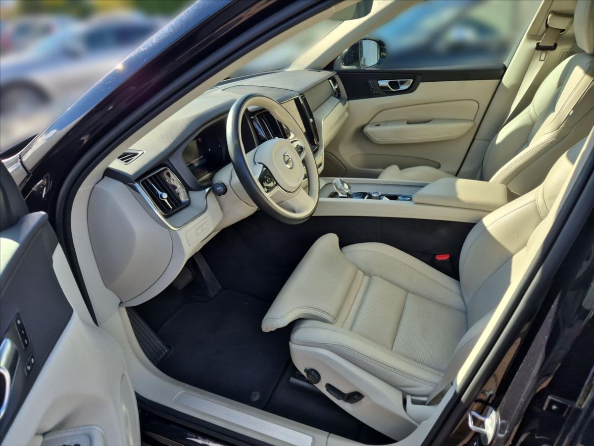 Volvo XC60 2,0 T6 AWD RECHARGE PANORAMA Volvo XC60 2,0 T6 AWD RECHARGE PANORAMA