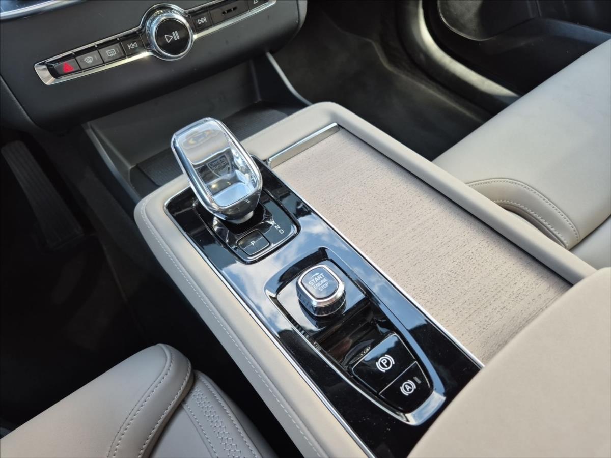Volvo XC90 2,0 B5 AWD benzin Ultra Bright Volvo XC90 2,0 B5 AWD benzin Ultra Bright