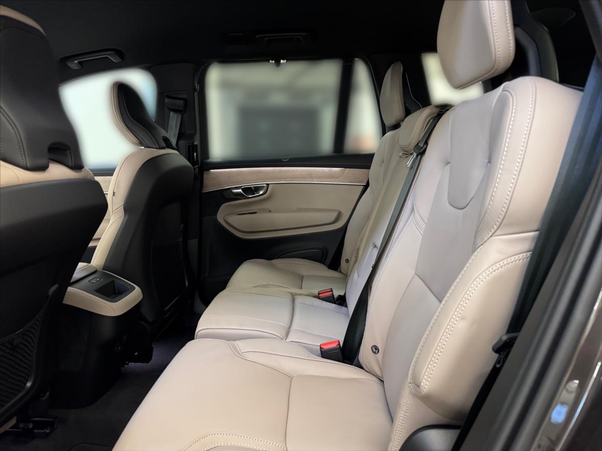 Volvo XC90 2,0 B5 AWD Dark Plus 2132 Volvo XC90 2,0 B5 AWD Dark Plus 2132