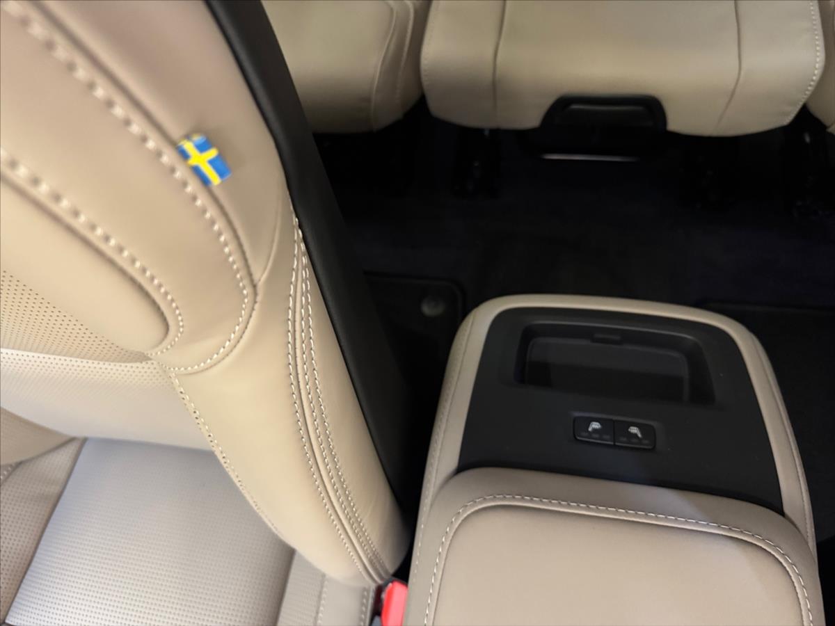 Volvo XC90 2,0 B5 AWD Dark Plus 2132 Volvo XC90 2,0 B5 AWD Dark Plus 2132