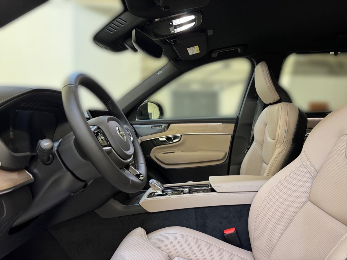 Volvo XC90 2,0 B5 AWD Dark Plus 2132 Volvo XC90 2,0 B5 AWD Dark Plus 2132