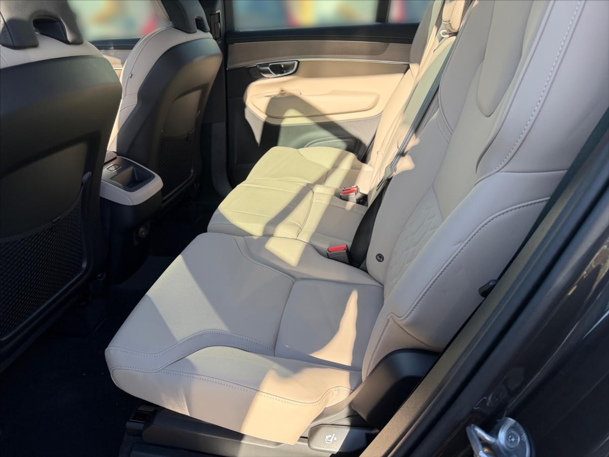 Volvo XC90 2,0 B5 AWD Plus Dark 6135 Volvo XC90 2,0 B5 AWD Plus Dark 6135