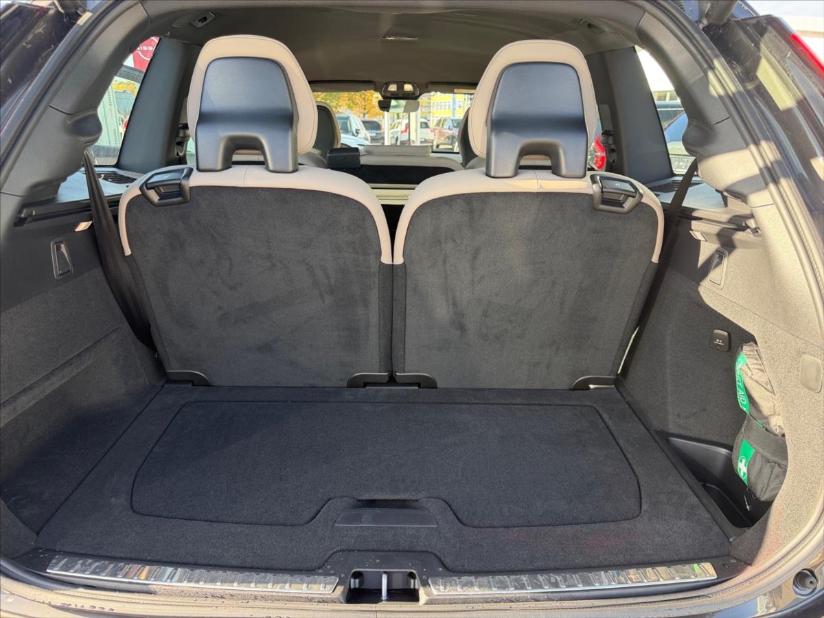 Volvo XC90 2,0 B5 AWD Plus Dark 6135 Volvo XC90 2,0 B5 AWD Plus Dark 6135