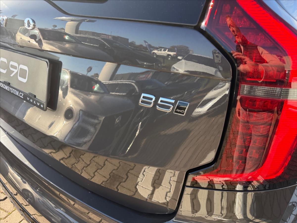 Volvo XC90 2,0 B5 AWD Plus Dark 6135 Volvo XC90 2,0 B5 AWD Plus Dark 6135