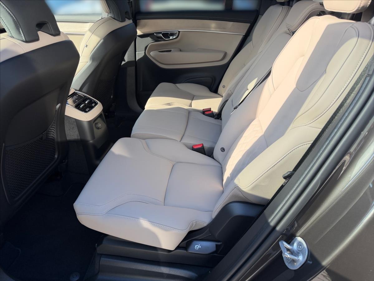 Volvo XC90 2,0 T8 Plus Dark 2330 Volvo XC90 2,0 T8 Plus Dark 2330